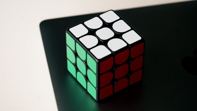 Lösa Rubiks Kub Utan Algoritmer
